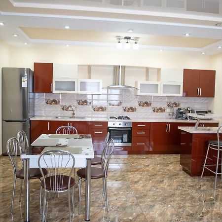 Appartement Затишна Оселя à Mizhhirya  Extérieur photo
