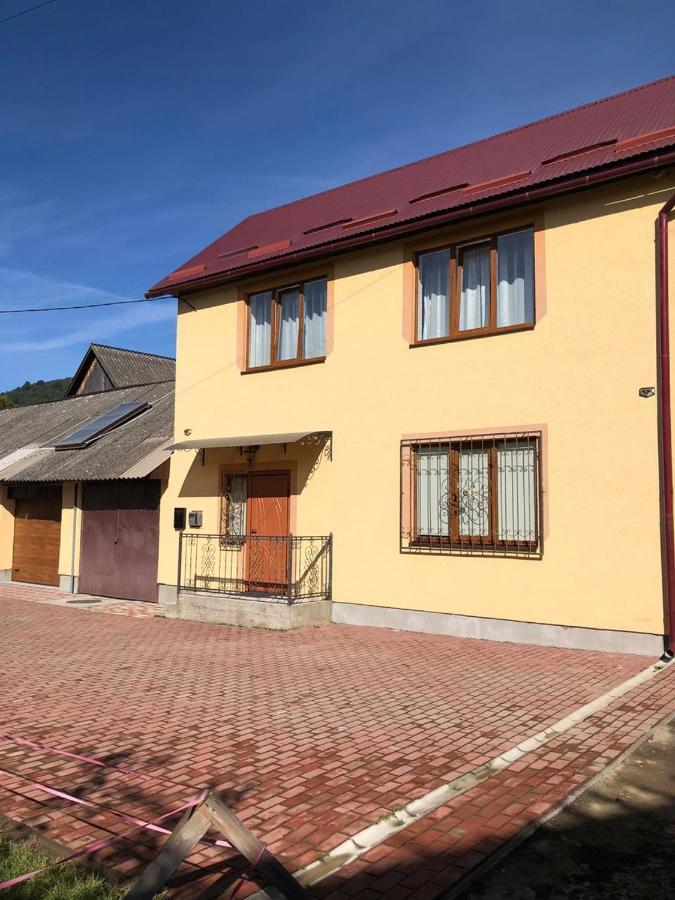 Appartement Затишна Оселя à Mizhhirya  Extérieur photo