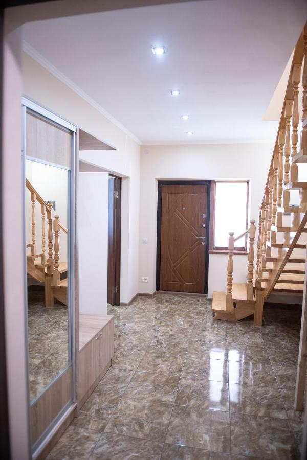 Appartement Затишна Оселя à Mizhhirya  Extérieur photo